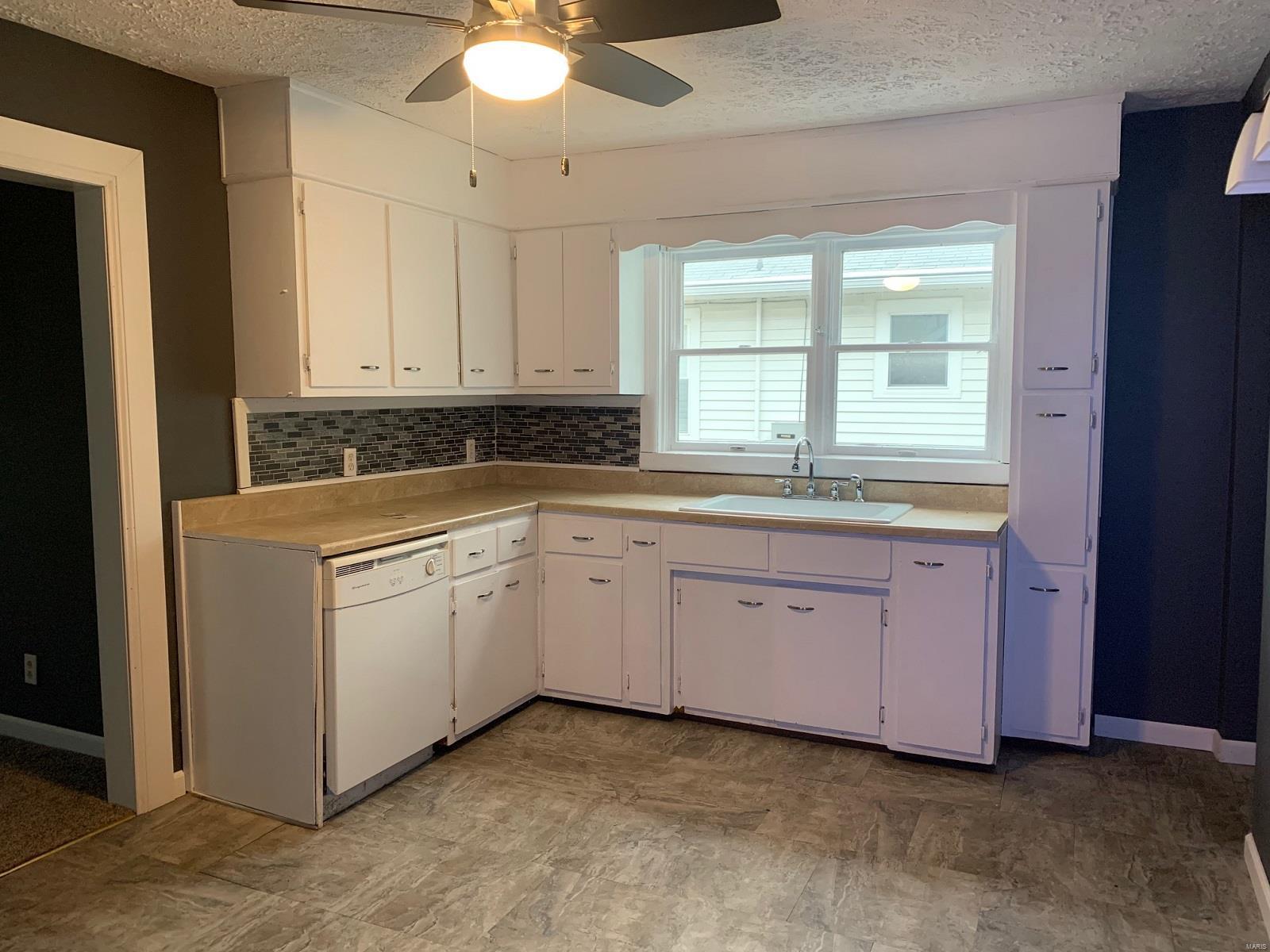 140 West 1st Street Roxana, IL 62084 - Photo 8 of 22