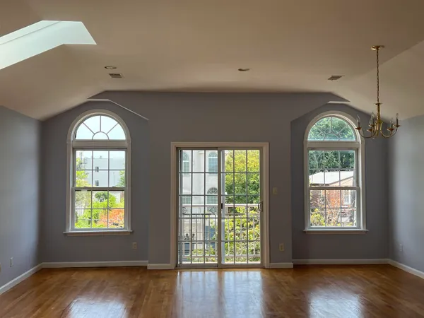 $3,200 | 3 Montrose Avenue, Unit 2, Jersey City, NJ 07306