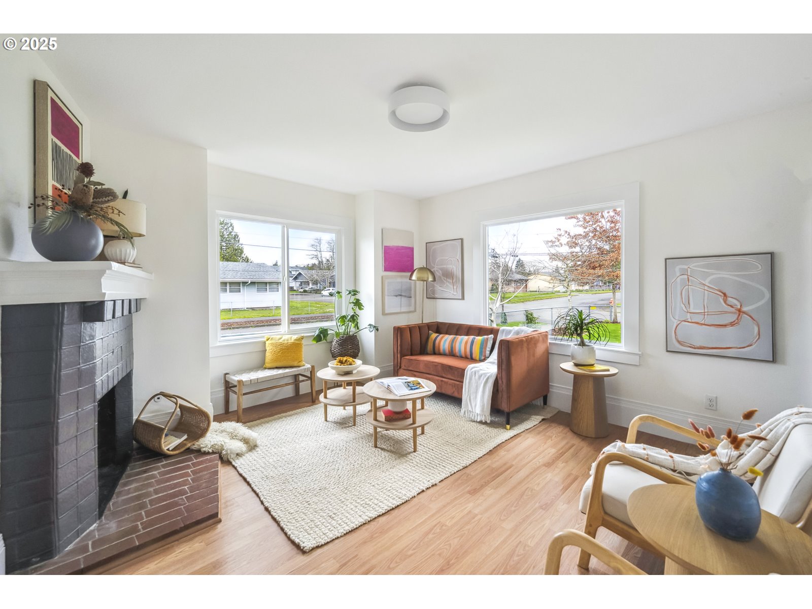 9704 Southeast Reedway Street Portland, OR 97266 - Photo 3 of 26 Living Room