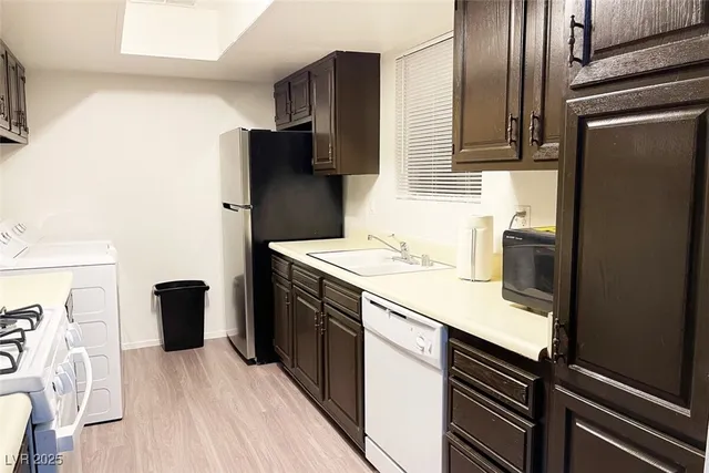 $1,650 | 4650 Koval Lane, Unit 14D, Las Vegas, NV 89109