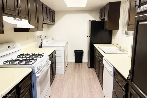 $1,650 | 4650 Koval Lane, Unit 14D, Las Vegas, NV 89109