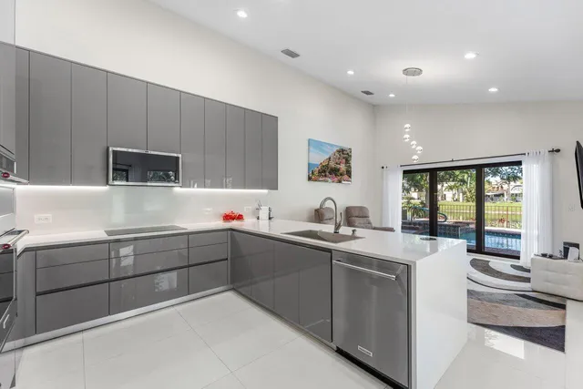 $1,300,000 | 23419 Mirabella Circle South, Boca Raton, FL 33433