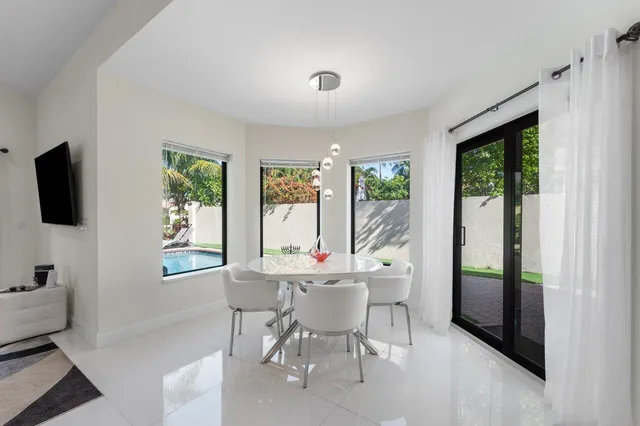 $1,300,000 | 23419 Mirabella Circle South, Boca Raton, FL 33433