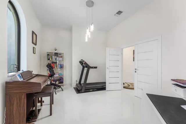 $1,300,000 | 23419 Mirabella Circle South, Boca Raton, FL 33433