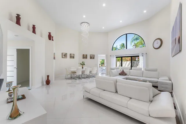 $1,300,000 | 23419 Mirabella Circle South, Boca Raton, FL 33433