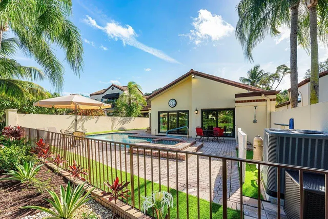 $1,300,000 | 23419 Mirabella Circle South, Boca Raton, FL 33433