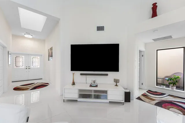 $1,300,000 | 23419 Mirabella Circle South, Boca Raton, FL 33433