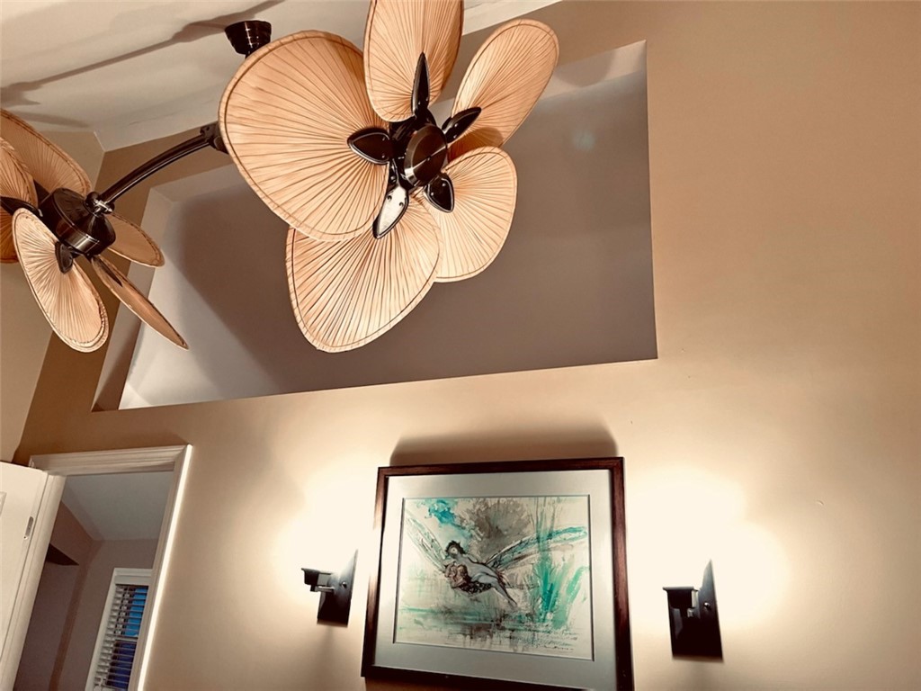 5025 Lake Road, Unit 8 Williamson, NY 14589 - Photo 12 of 22 CUSTOM CELING FAN!