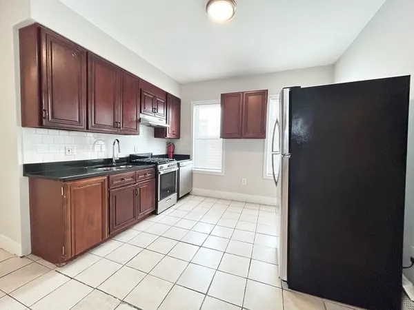 $3,400 | 24 Maryland Street, Unit 3, Boston, MA 02125