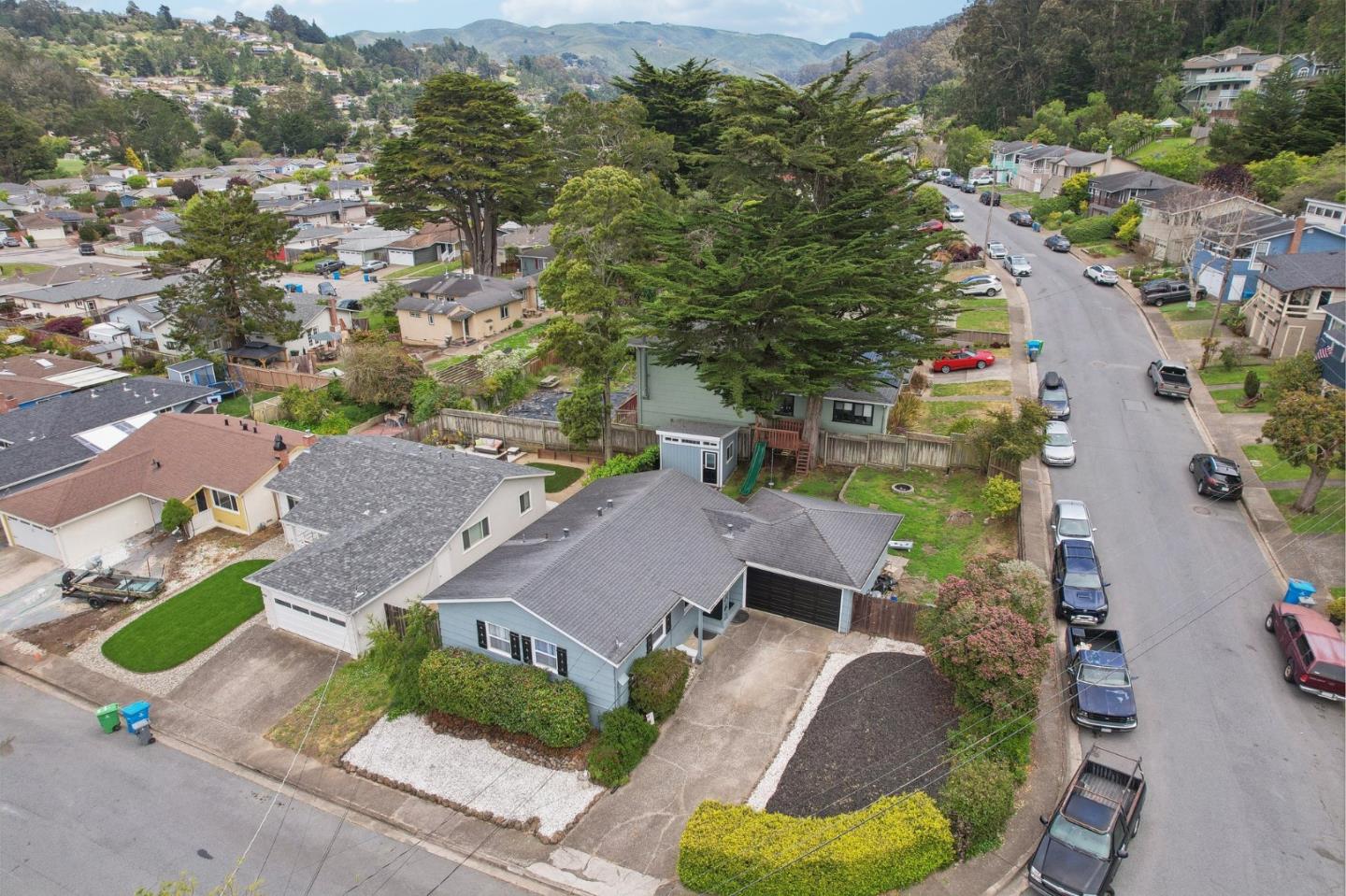 965 Monte Verde Drive Pacifica, CA 94044 - Photo 33 of 34 an aerial view of residential houses with outdoor space