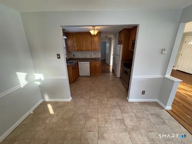 $2,400 | 147 Federal Street, West Hartford, CT 06110