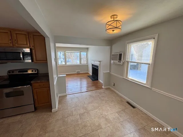 $2,400 | 147 Federal Street, West Hartford, CT 06110