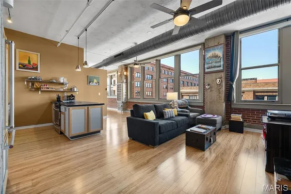 $189,900 | 1627 Locust Street, Unit 402, St. Louis, MO 63103