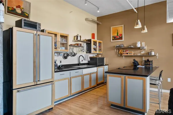 $189,900 | 1627 Locust Street, Unit 402, St. Louis, MO 63103