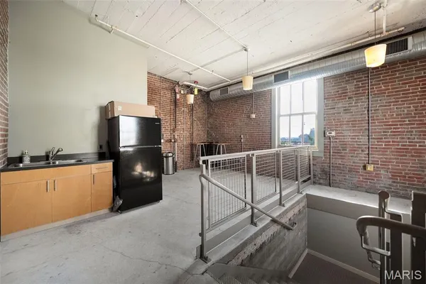 $189,900 | 1627 Locust Street, Unit 402, St. Louis, MO 63103