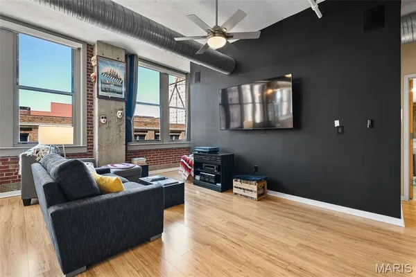 $189,900 | 1627 Locust Street, Unit 402, St. Louis, MO 63103