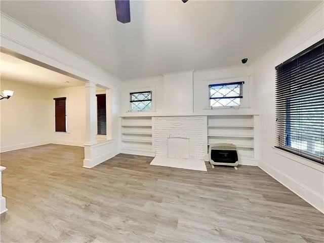 a view of livingroom and hardwood floor