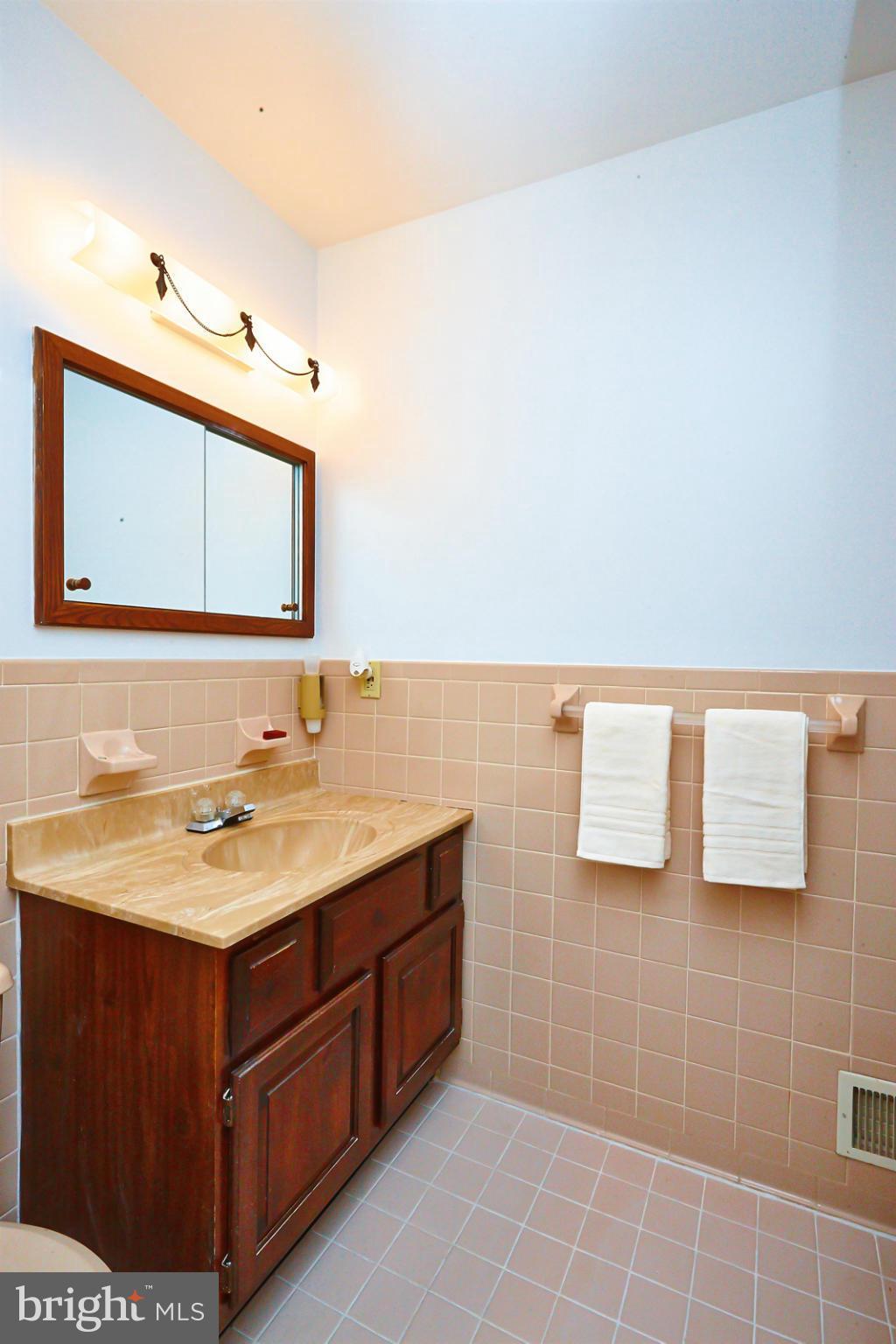 7507 Elgar Street Springfield, VA 22151 - Photo 19 of 30 Bath (Master)