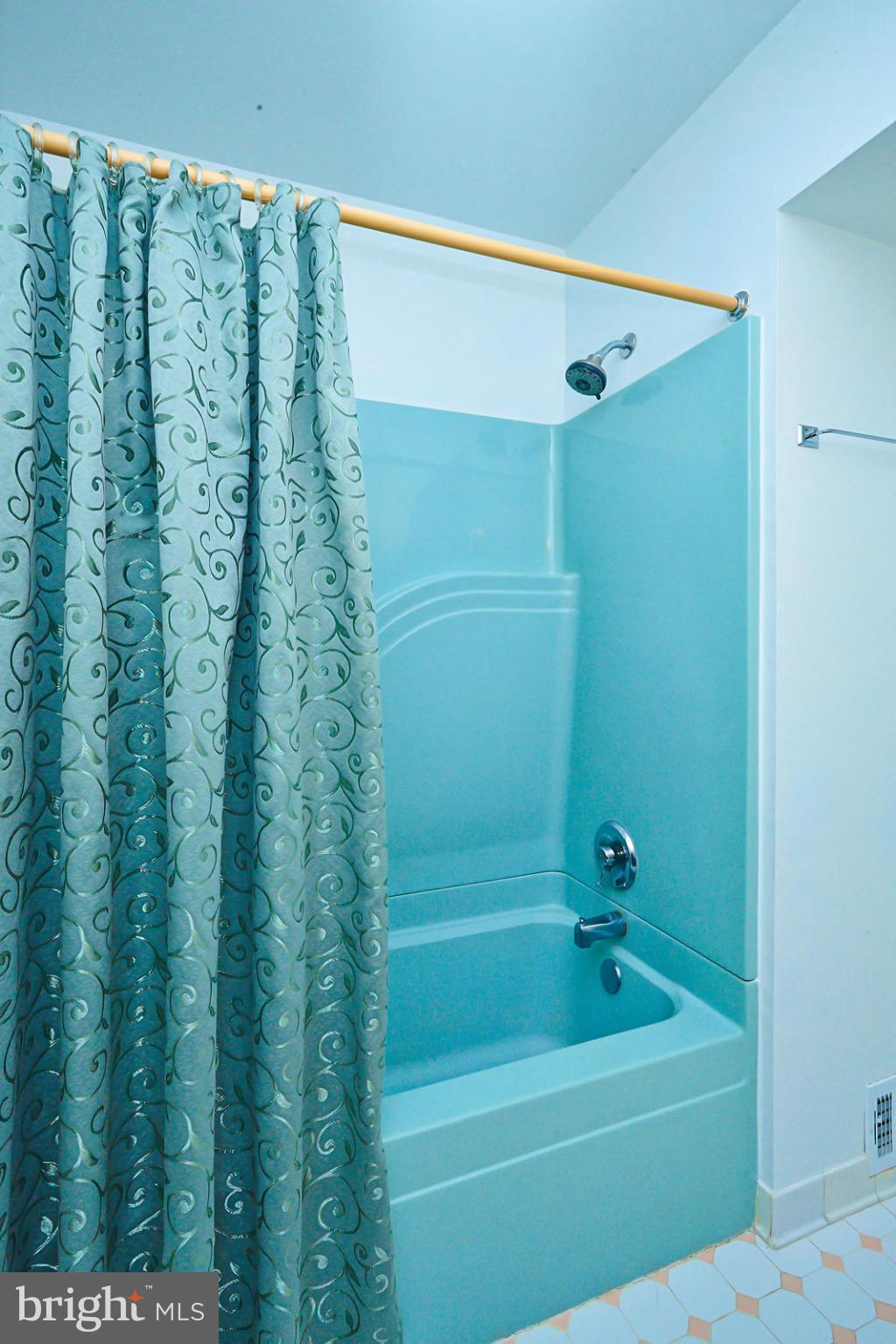 7507 Elgar Street Springfield, VA 22151 - Photo 25 of 30 Upper Hall Bath