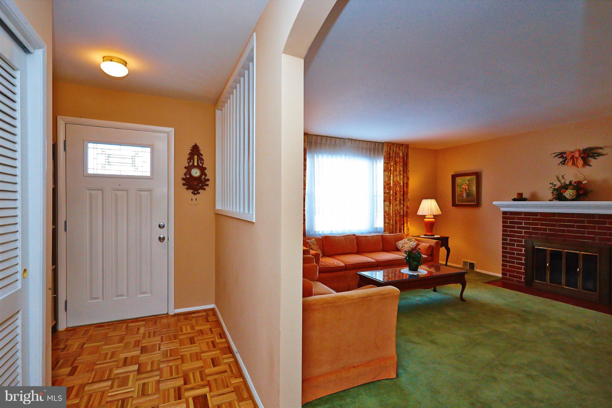 7507 Elgar Street Springfield, VA 22151 - Photo 4 of 30 Foyer & Living Room