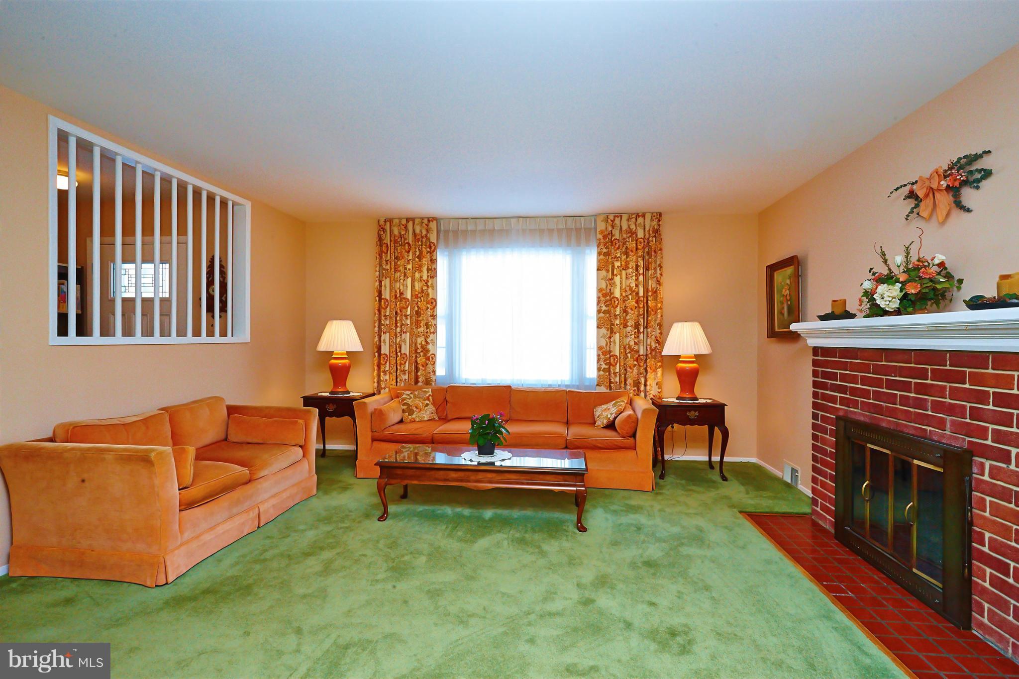 7507 Elgar Street Springfield, VA 22151 - Photo 6 of 30 Living Room