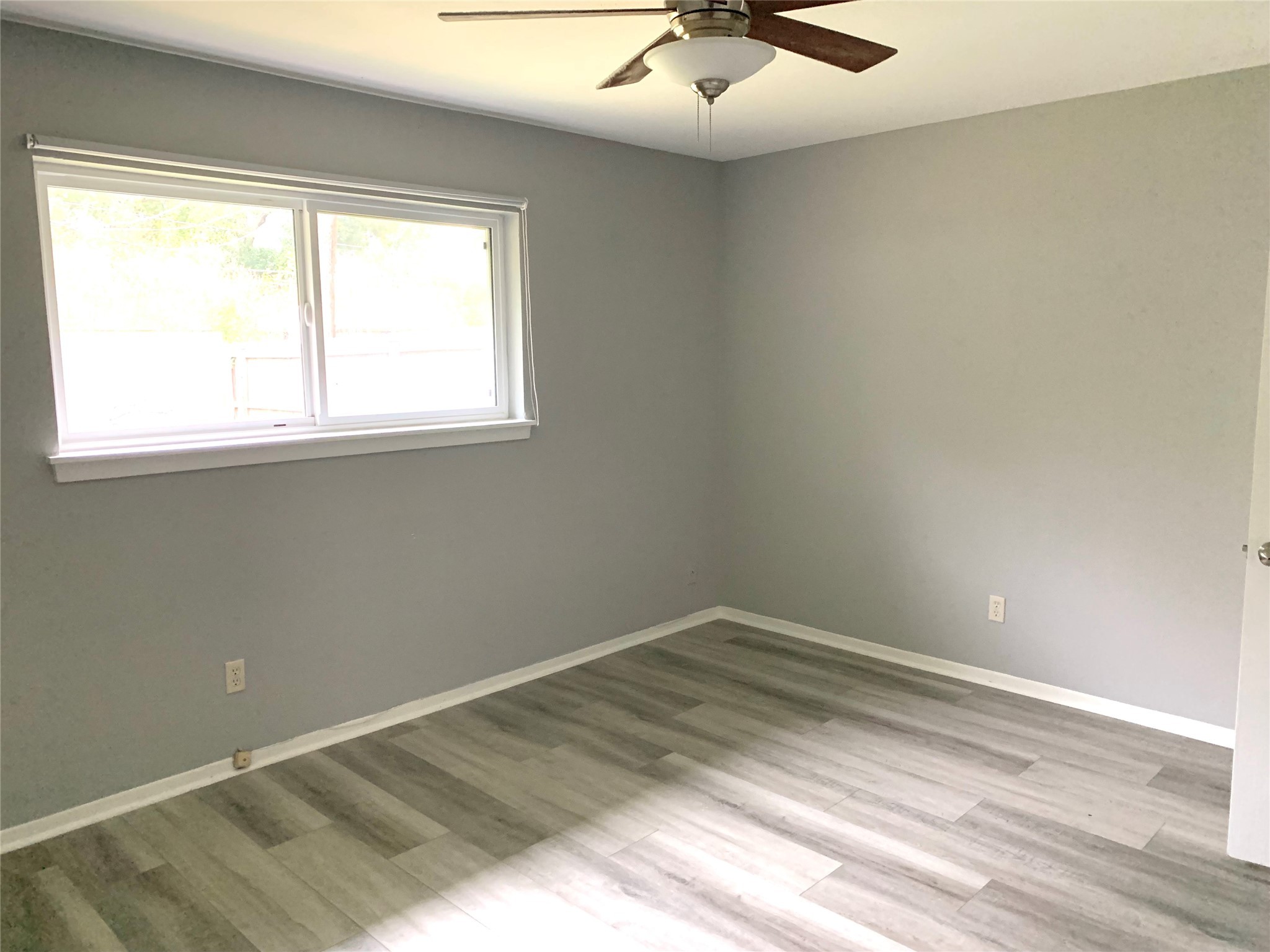 7414 Carew Street Houston, TX 77074 - Photo 10 of 15 an empty room with a window