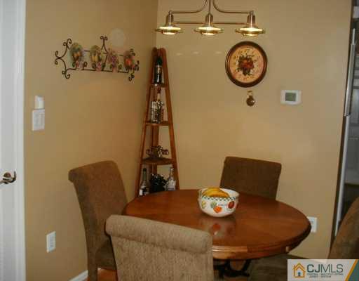 24 Inverness Drive Edison, NJ 08820 - Photo 3 of 8 Gallery Image 3