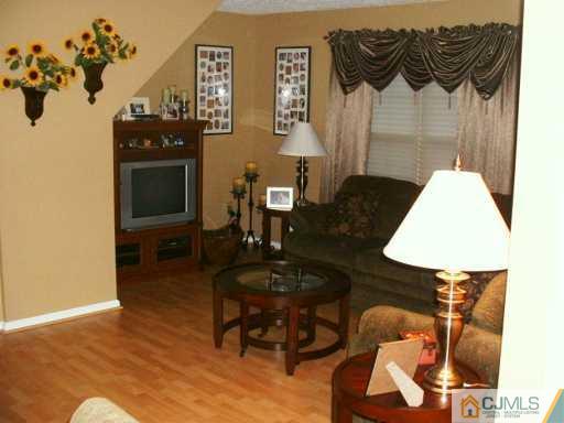 24 Inverness Drive Edison, NJ 08820 - Photo 8 of 8 Gallery Image 8