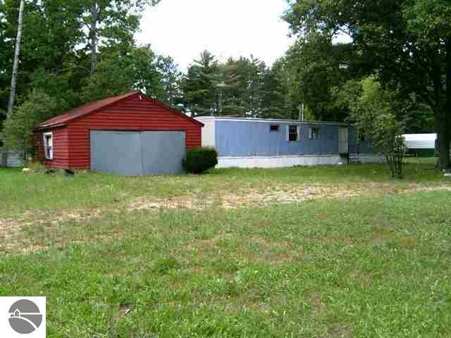 3045 North 3 1/2 Road Mesick, MI 49668 - Photo 20 of 25 1740705-19.JPG