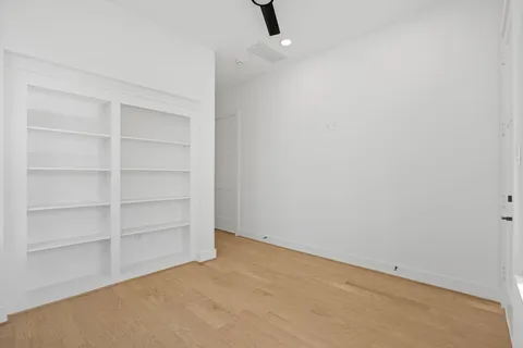 $559,900 | 1103 East 37th Street, Houston, TX 77022