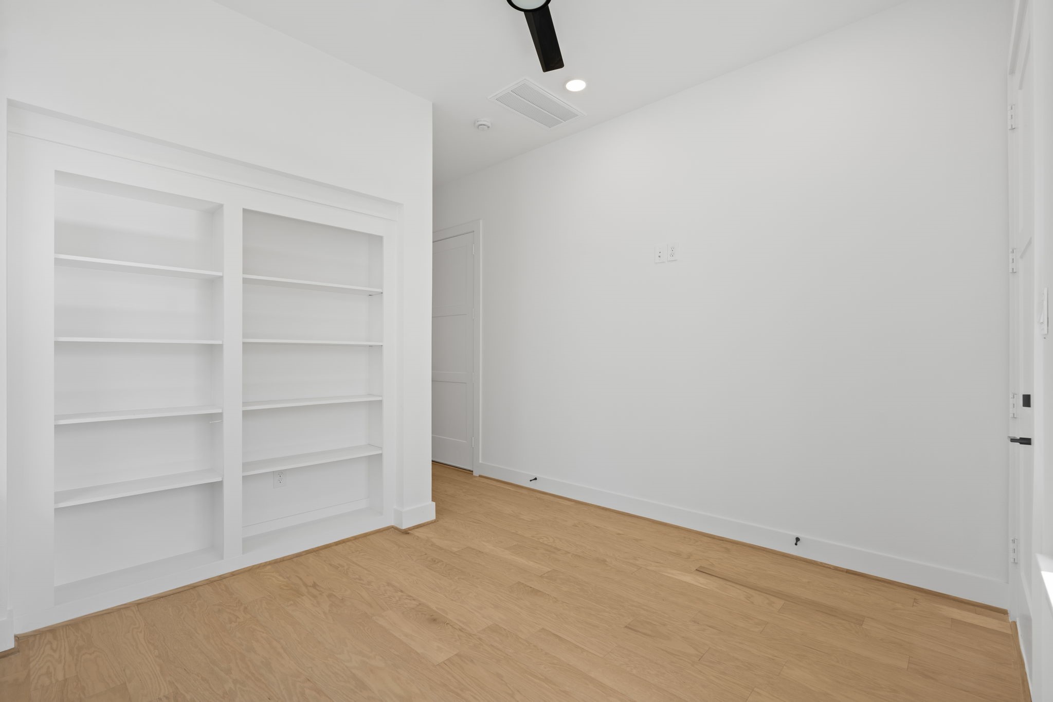 1103 East 37th Street Houston, TX 77022 - Photo 12 of 50