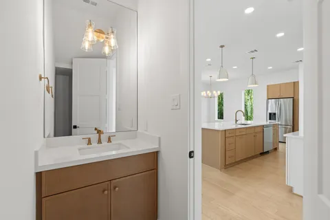 $559,900 | 1103 East 37th Street, Houston, TX 77022