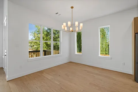 $559,900 | 1103 East 37th Street, Houston, TX 77022