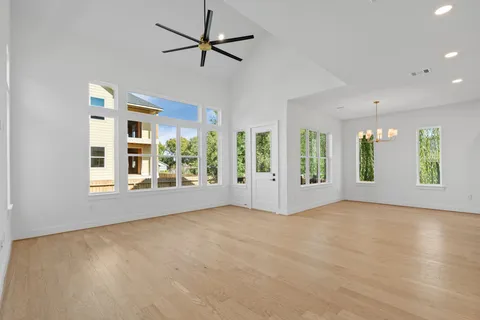 $559,900 | 1103 East 37th Street, Houston, TX 77022