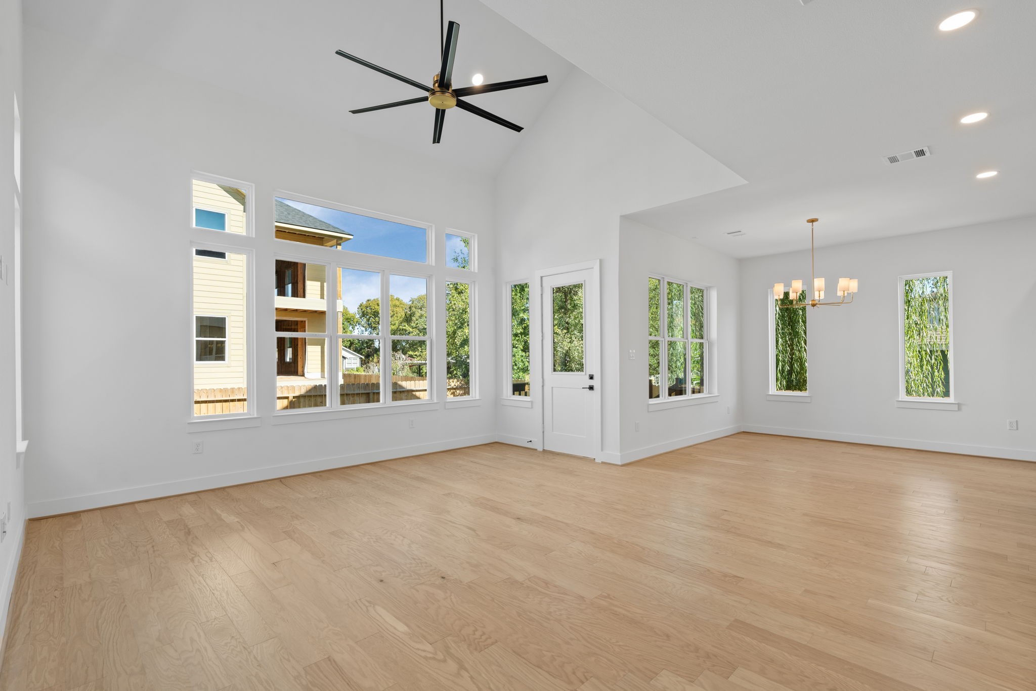 1103 East 37th Street Houston, TX 77022 - Photo 19 of 50