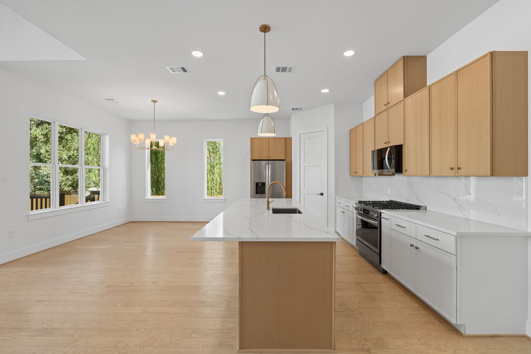 1103 East 37th Street Houston, TX 77022 - Photo 2 of 50