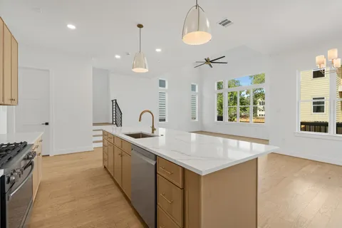 $559,900 | 1103 East 37th Street, Houston, TX 77022