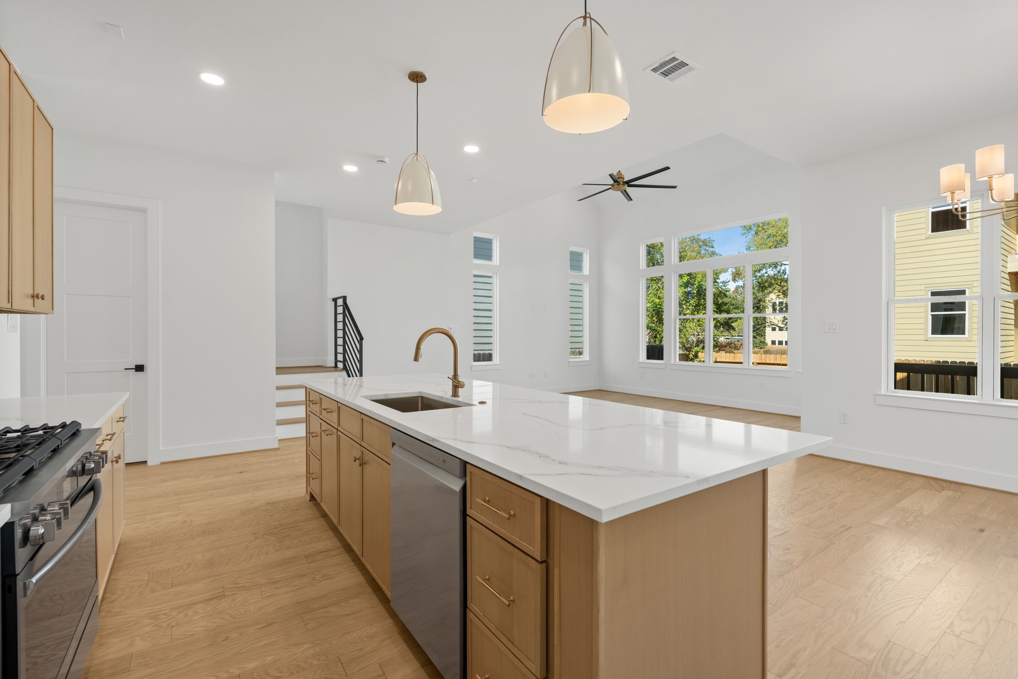 1103 East 37th Street Houston, TX 77022 - Photo 4 of 50