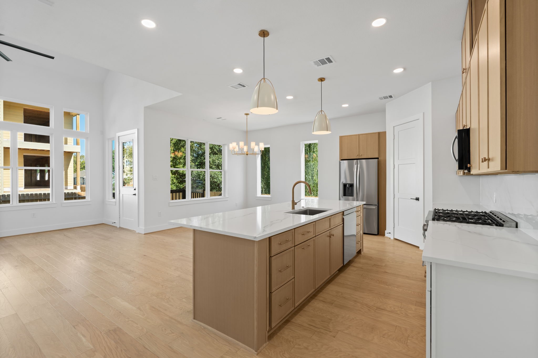 1103 East 37th Street Houston, TX 77022 - Photo 5 of 50