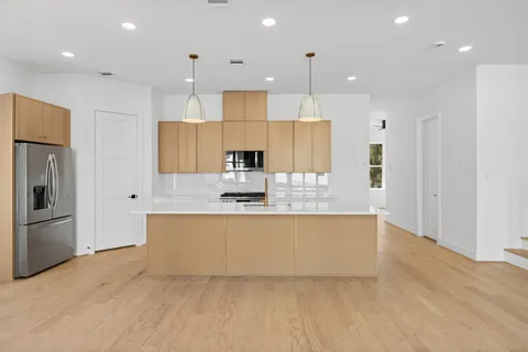 $559,900 | 1103 East 37th Street, Houston, TX 77022