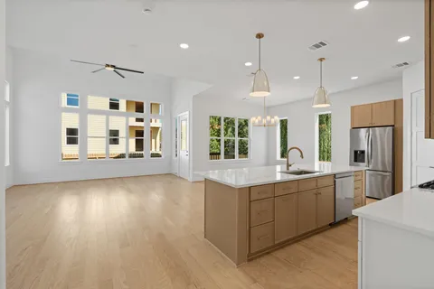 $559,900 | 1103 East 37th Street, Houston, TX 77022