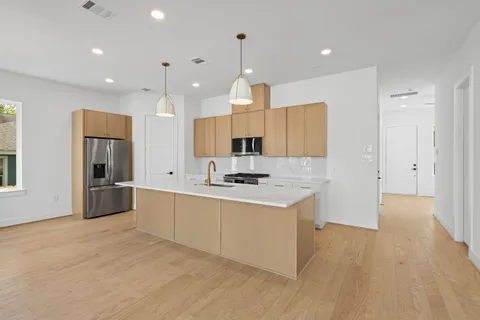 $559,900 | 1103 East 37th Street, Houston, TX 77022