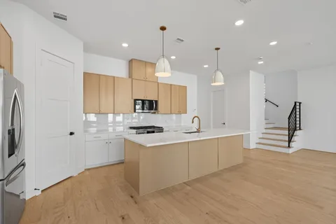 $559,900 | 1103 East 37th Street, Houston, TX 77022