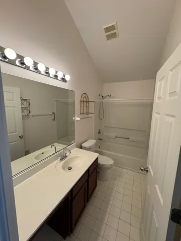 $2,500 | 1425 Millbrook Drive, Algonquin, IL 60102