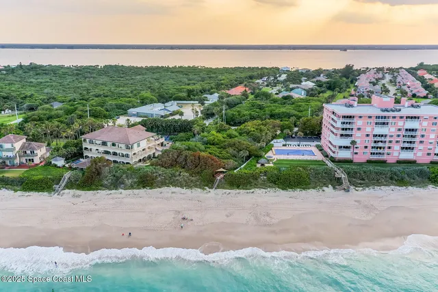 a view of a city street view