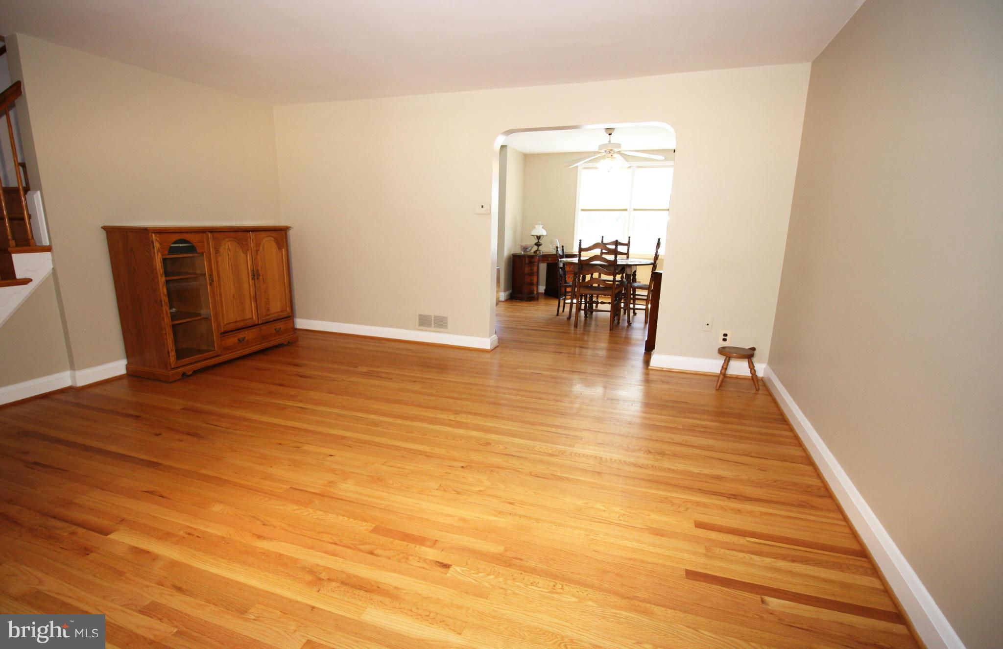 8115 Barksdale Road Baltimore, MD 21286 - Photo 3 of 25 Living Room