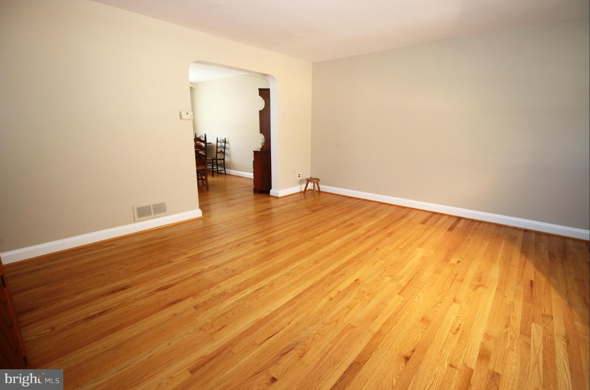 8115 Barksdale Road Baltimore, MD 21286 - Photo 4 of 25 Living Room