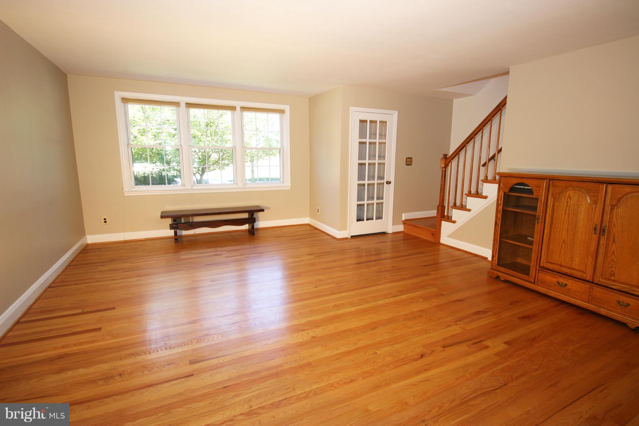 8115 Barksdale Road Baltimore, MD 21286 - Photo 5 of 25 Living Room