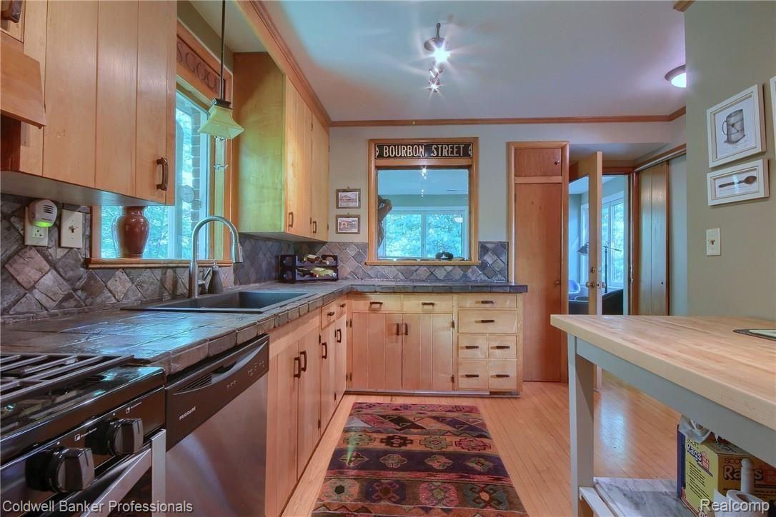 3900 Napier Road Canton, MI 48187 - Photo 15 of 28 015-Kitchen_3rd_View.jpg