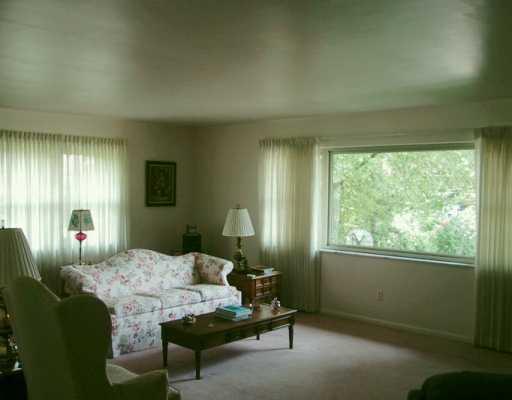 812 Limecrest Road Pittsburgh, PA 15221 - Photo 3 of 8 Living Room.